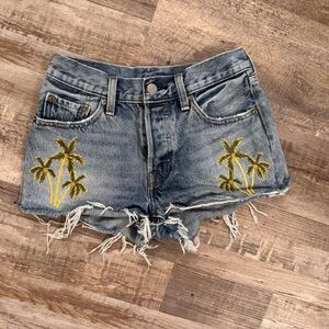 Levi’s Denim Cutoff Shorts Women’s W24 Palm Tree Embroidered Distressed